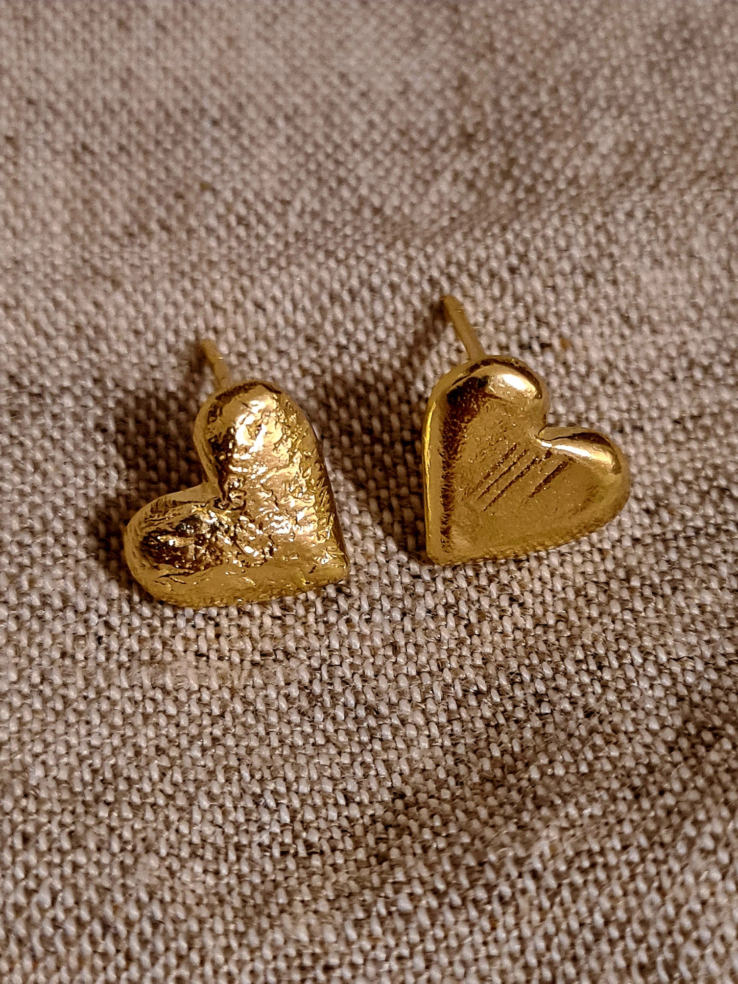 Asymmetrical stud heart earrings Gold Plated