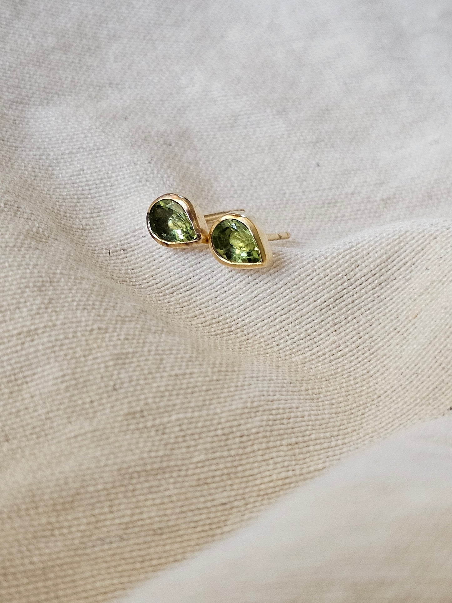 Pear Studs 14K