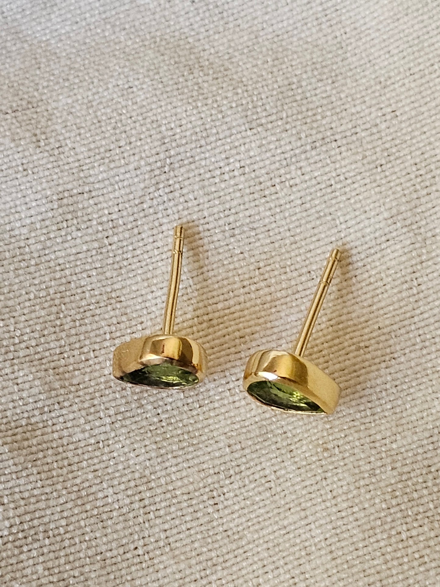 Pear Studs 14K