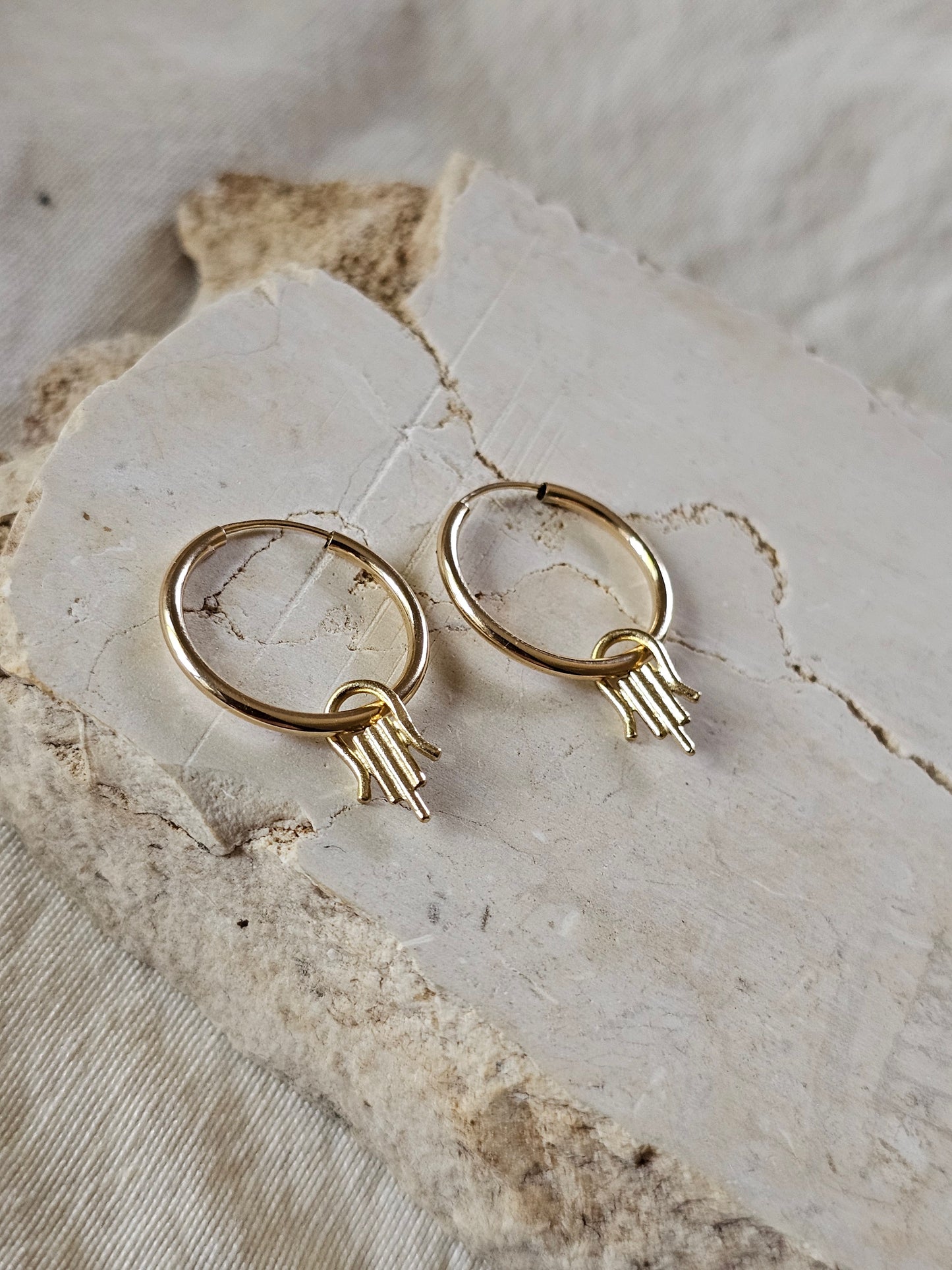 Hamsika Hoop Earrings 14K