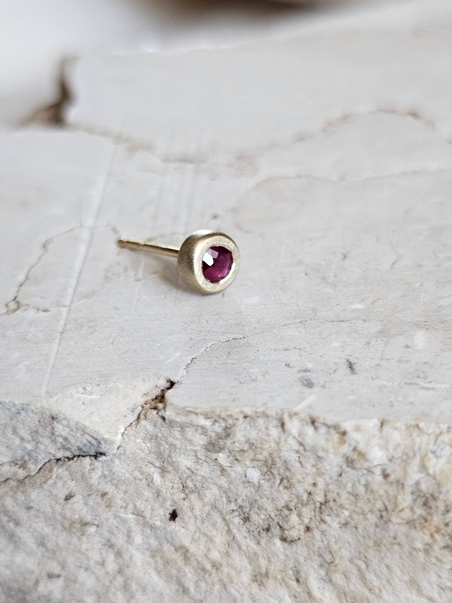 Gem Dot Stud 14K