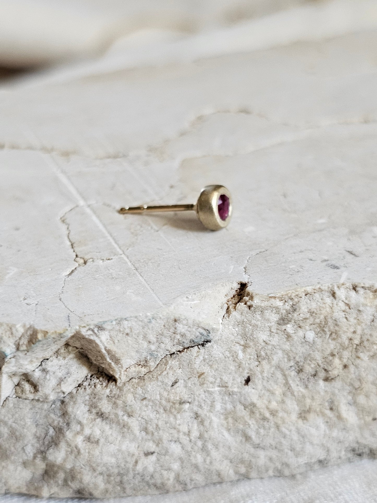 Gem Dot Stud 14K