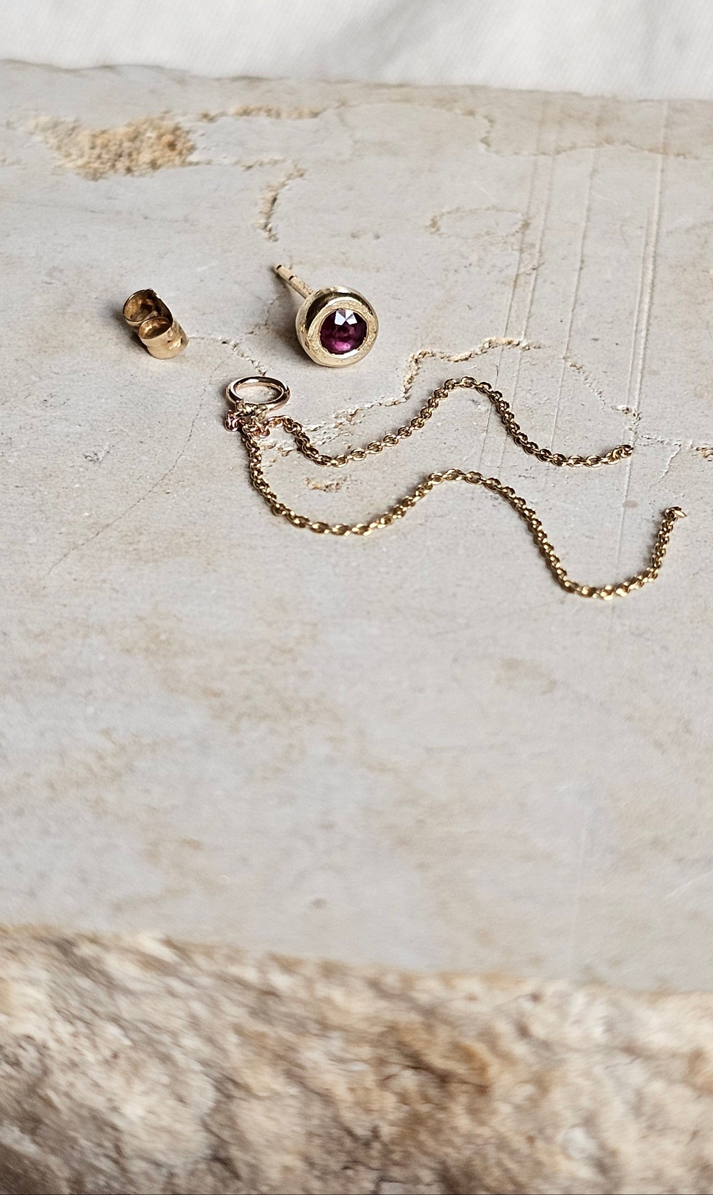 Gem Dot Chain Stud 14K
