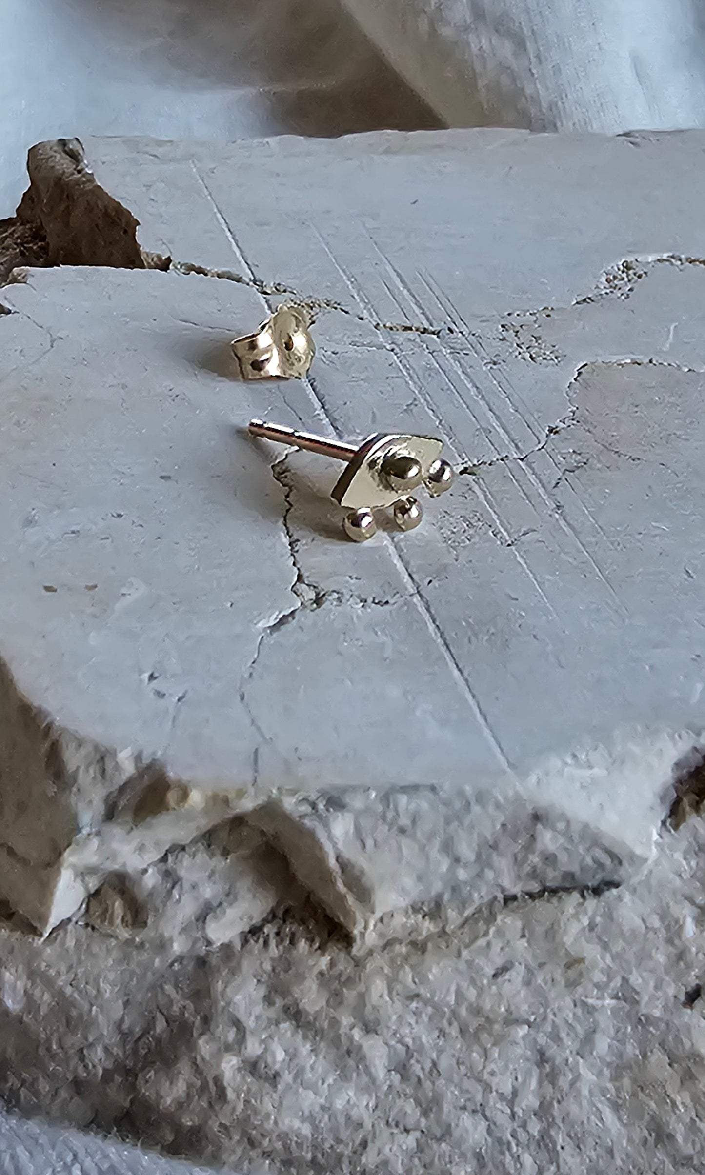 Tiny Eye Stud 14K