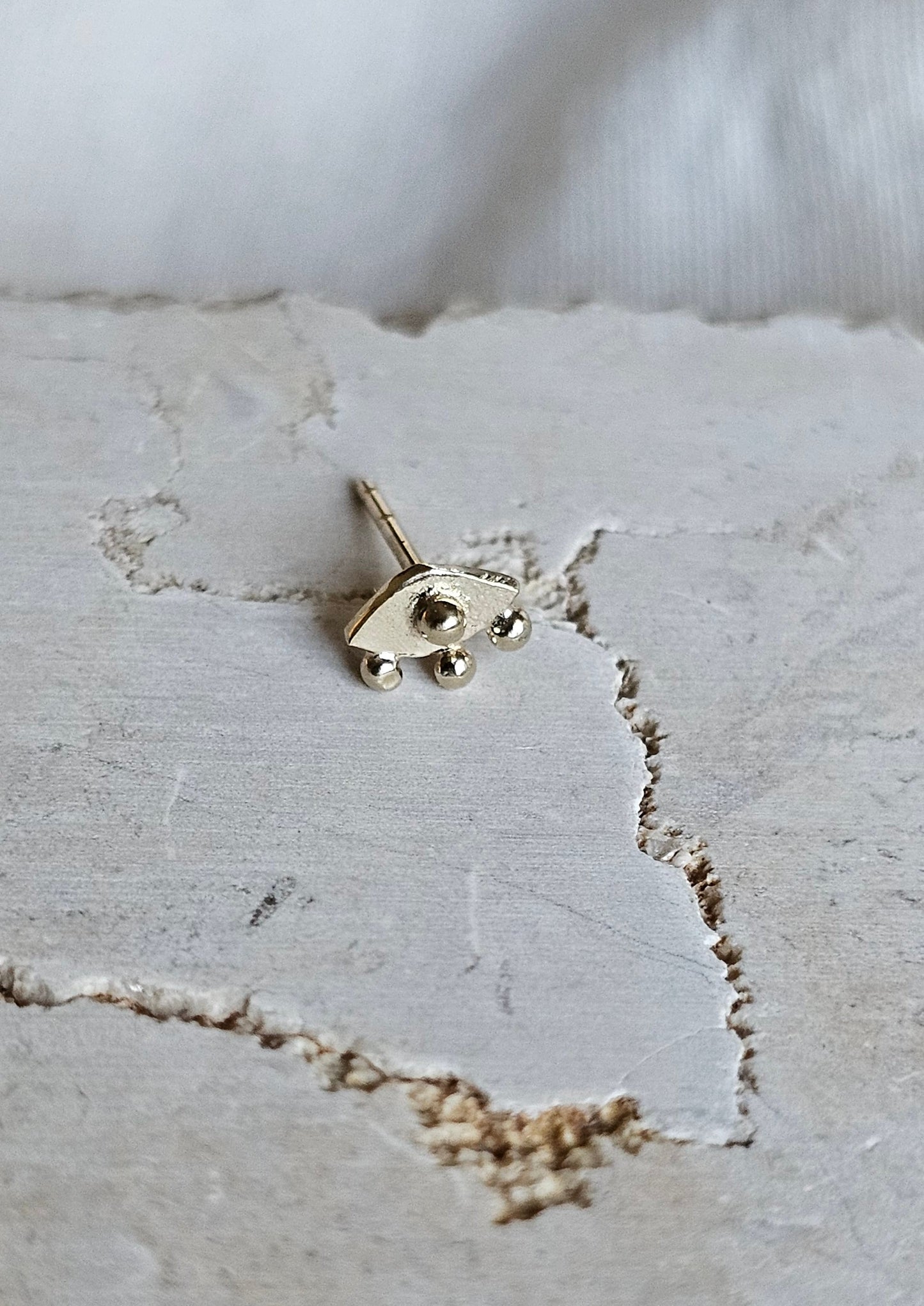 Tiny Eye Stud 14K