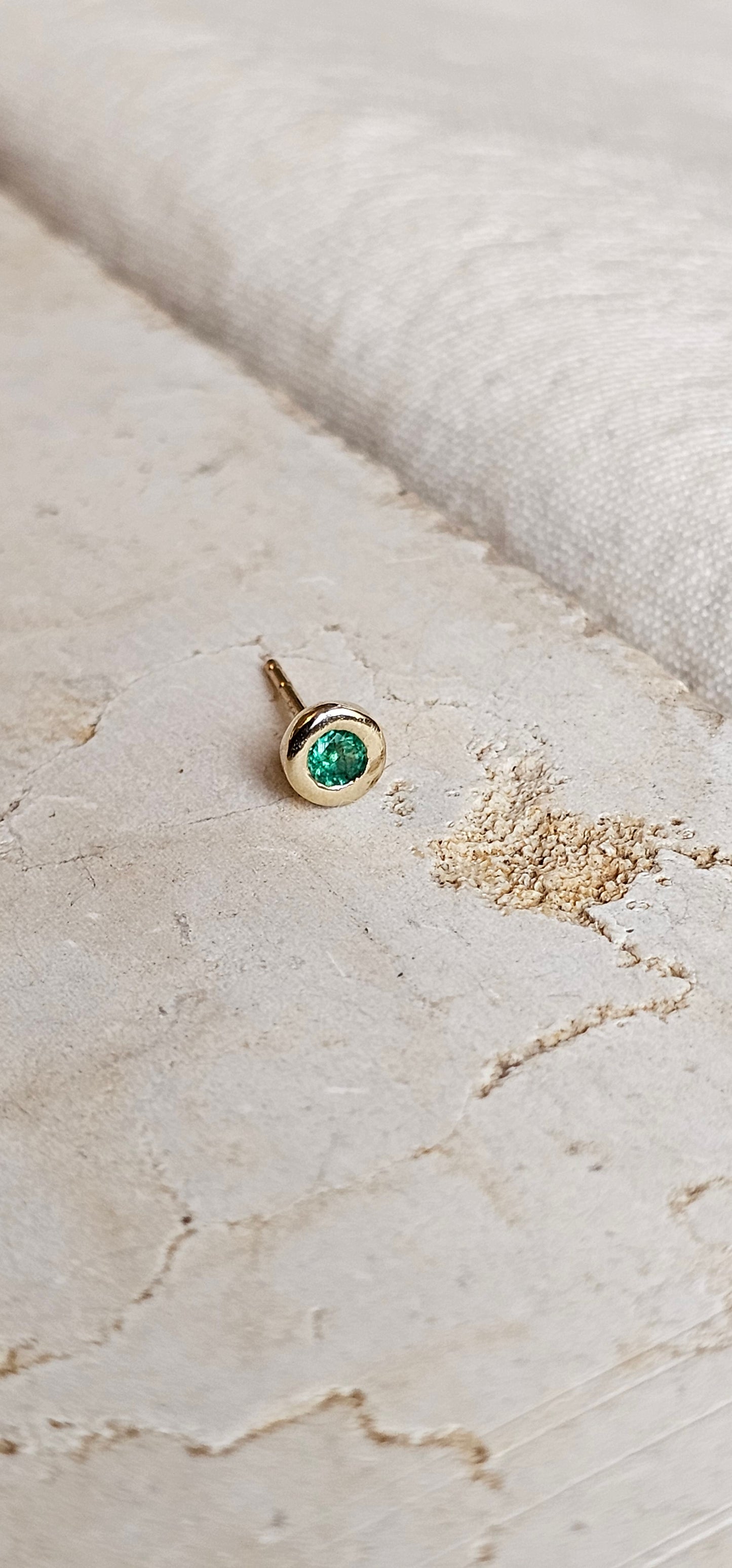 Gem Dot Stud 14K