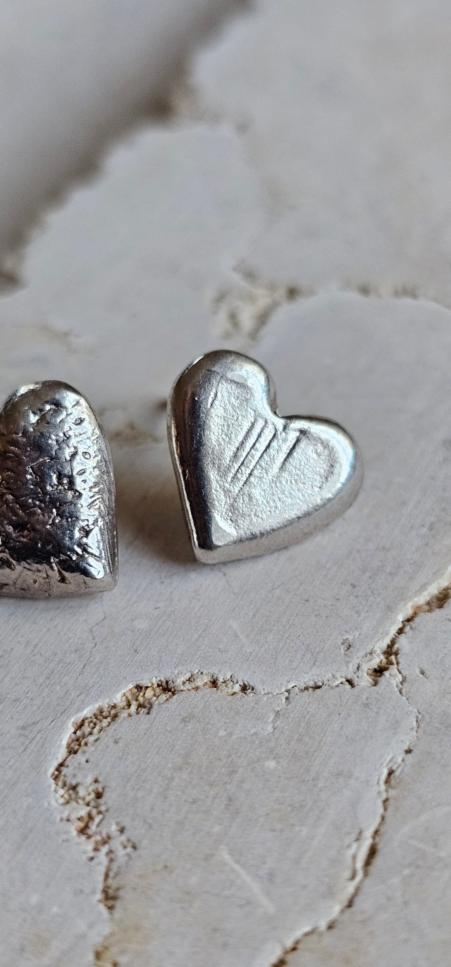Asymmetrical stud heart earrings Silver