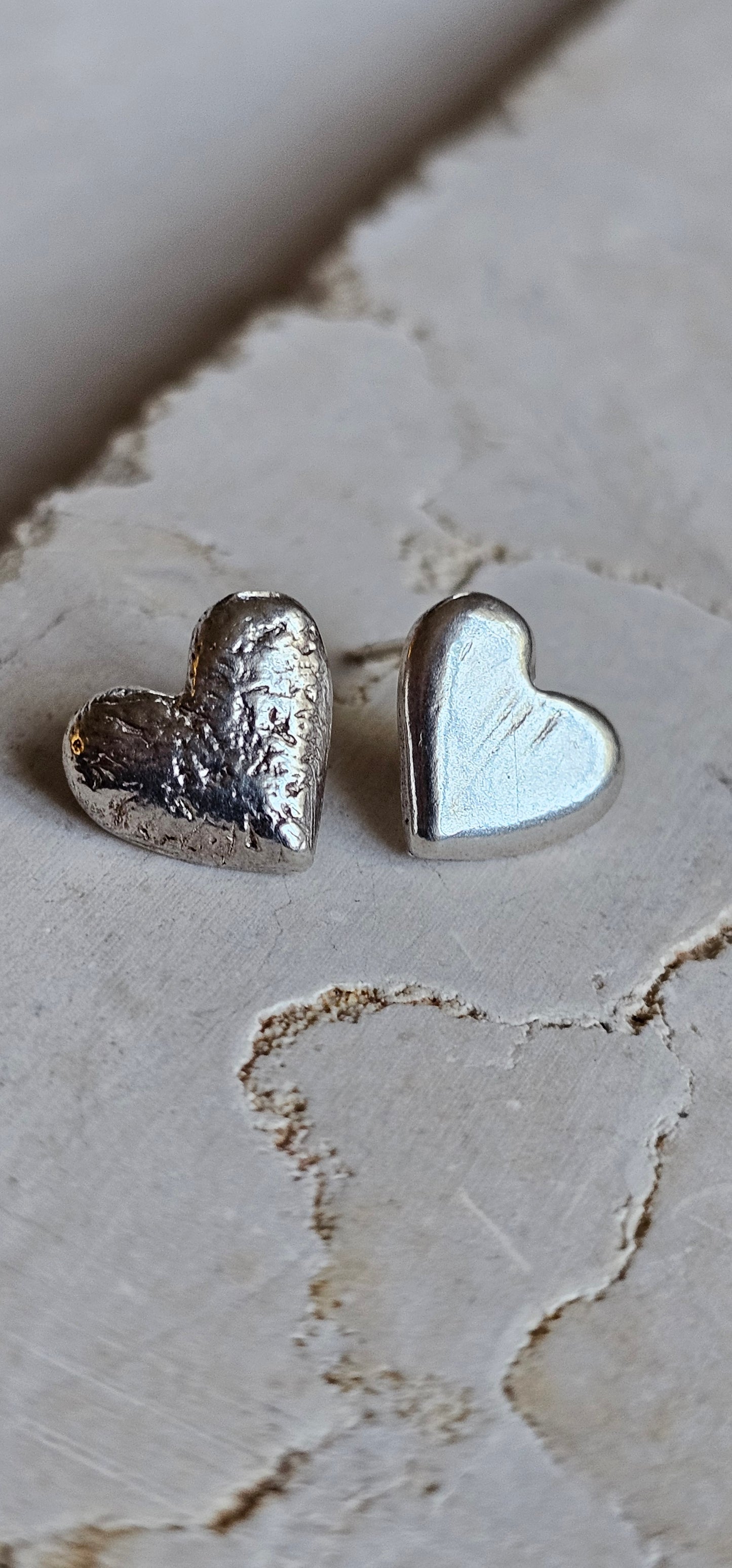 Asymmetrical stud heart earrings Silver