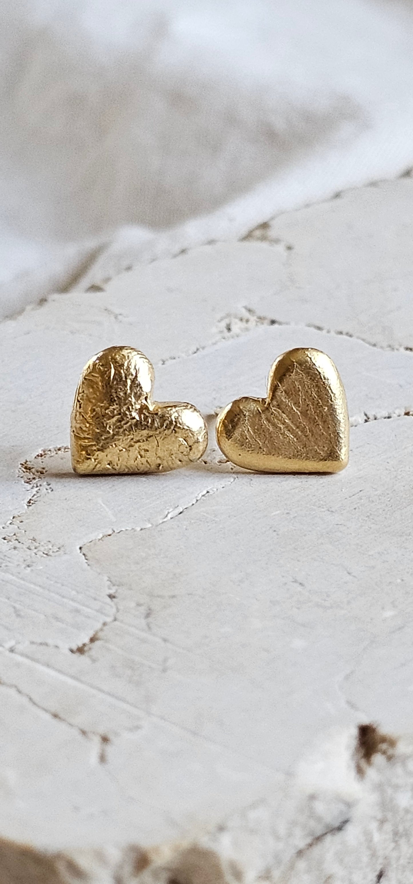Asymmetrical stud heart earrings Gold Plated