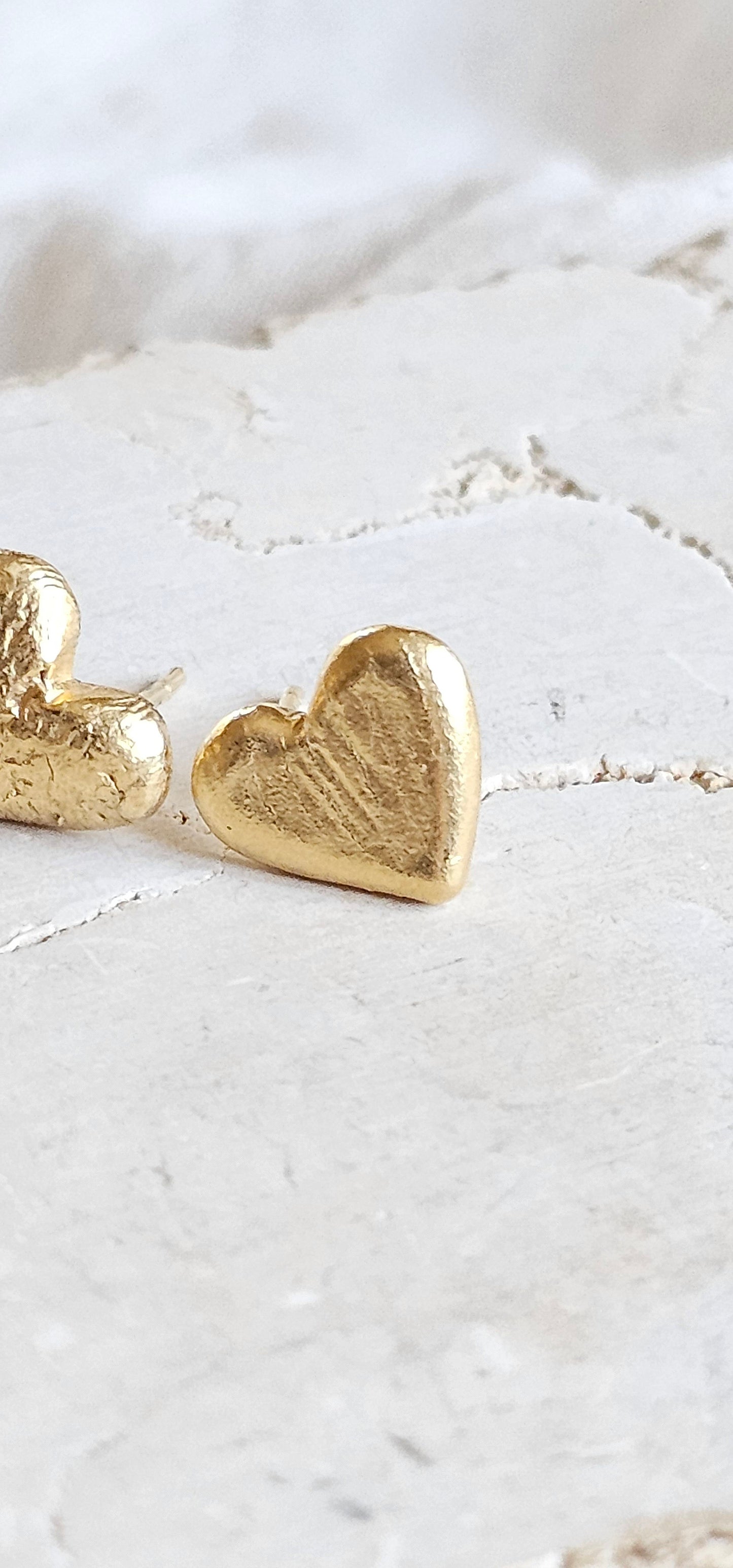 Asymmetrical stud heart earrings Gold Plated