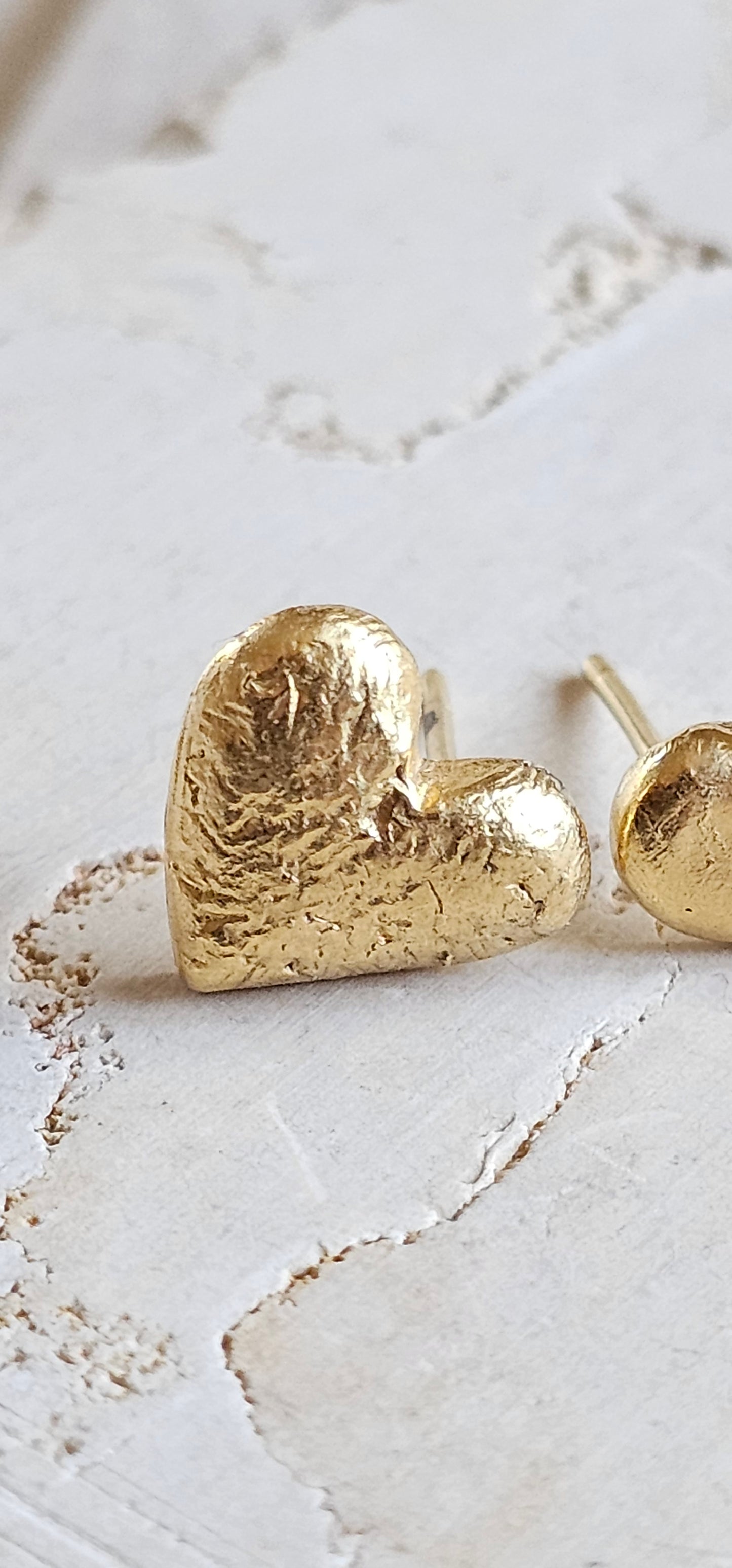 Asymmetrical stud heart earrings Gold Plated