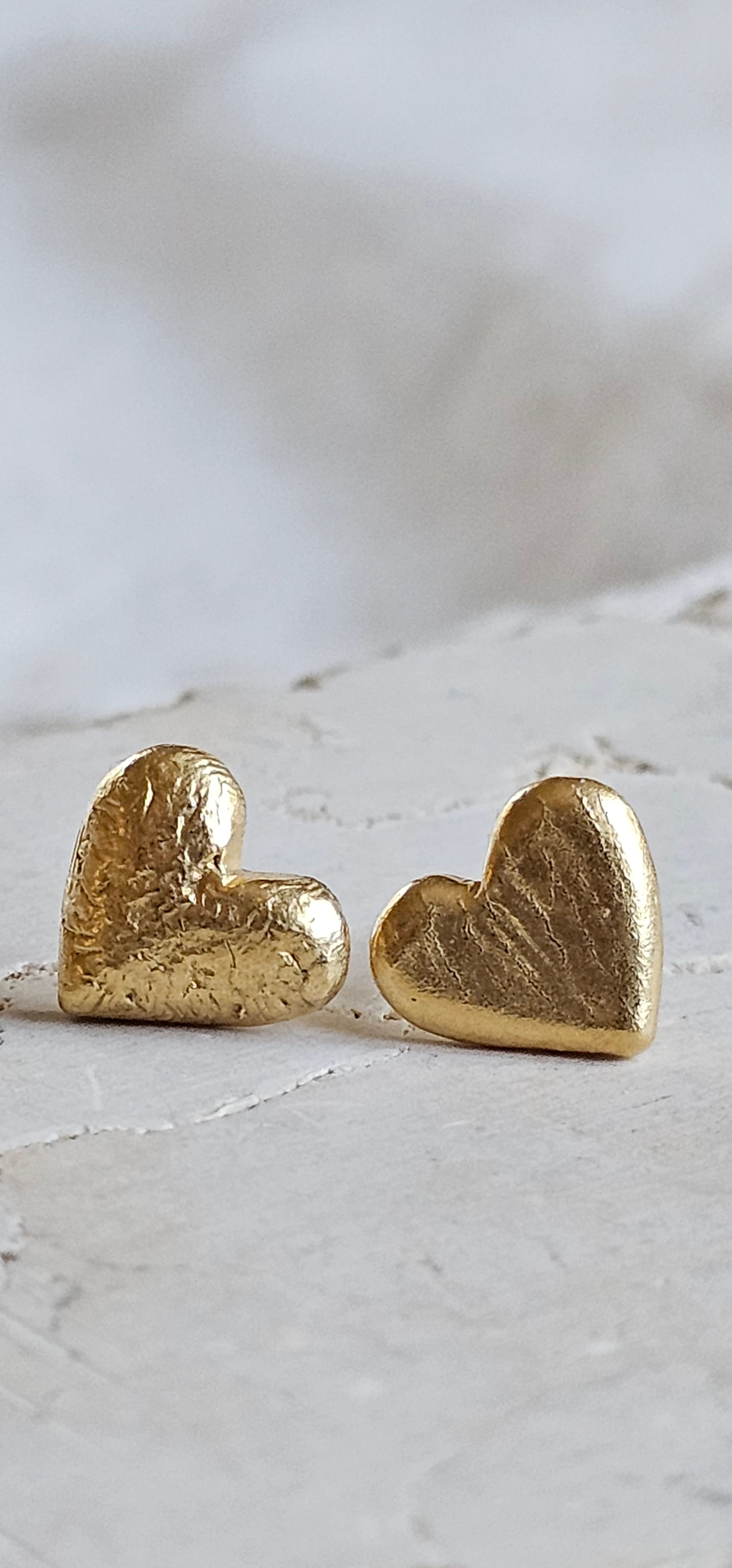 Asymmetrical stud heart earrings Gold Plated